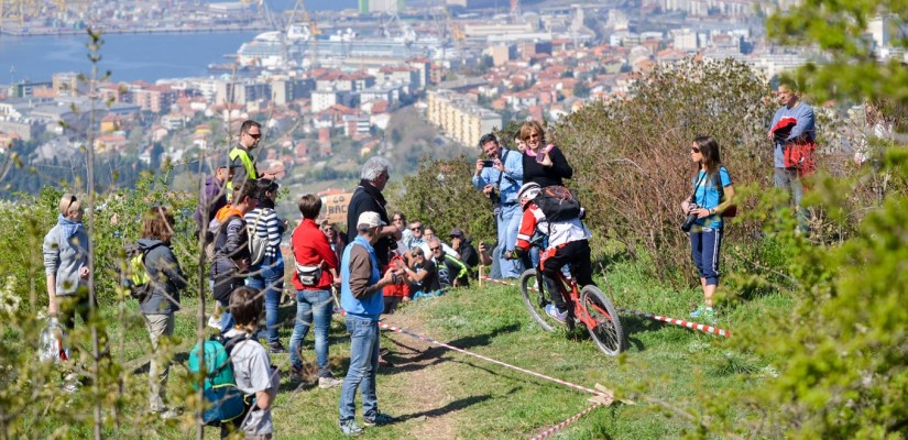 Enduro 3 Camini pogosto prinaša poglede, kjer se srečata mesto in narava, kar je odlično izhodišče za razvoj kolesarskega središča ob jadranski obali.