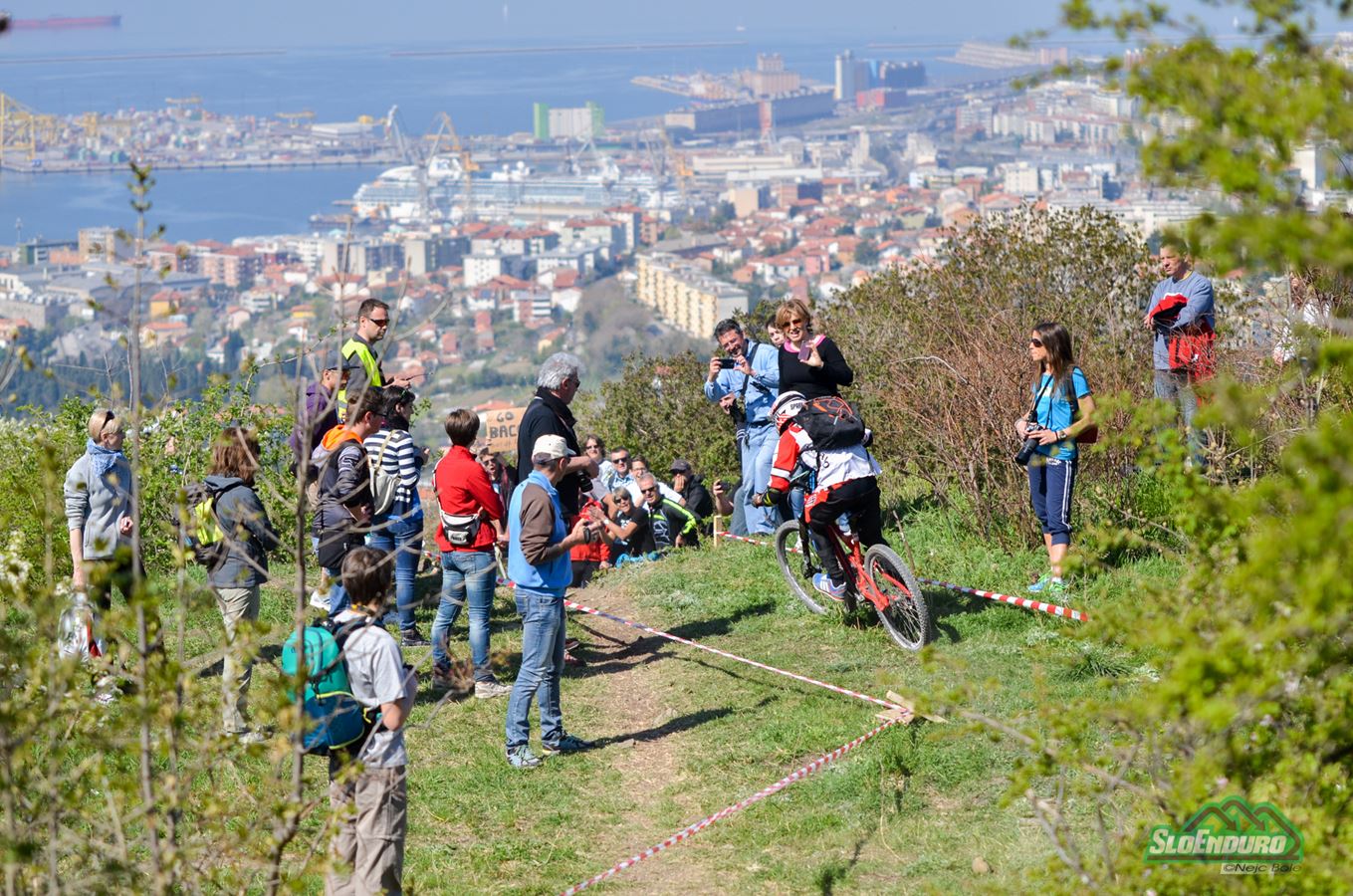 Enduro 3 Camini pogosto prinaša poglede, kjer se srečata mesto in narava, kar je odlično izhodišče za razvoj kolesarskega središča ob jadranski obali.